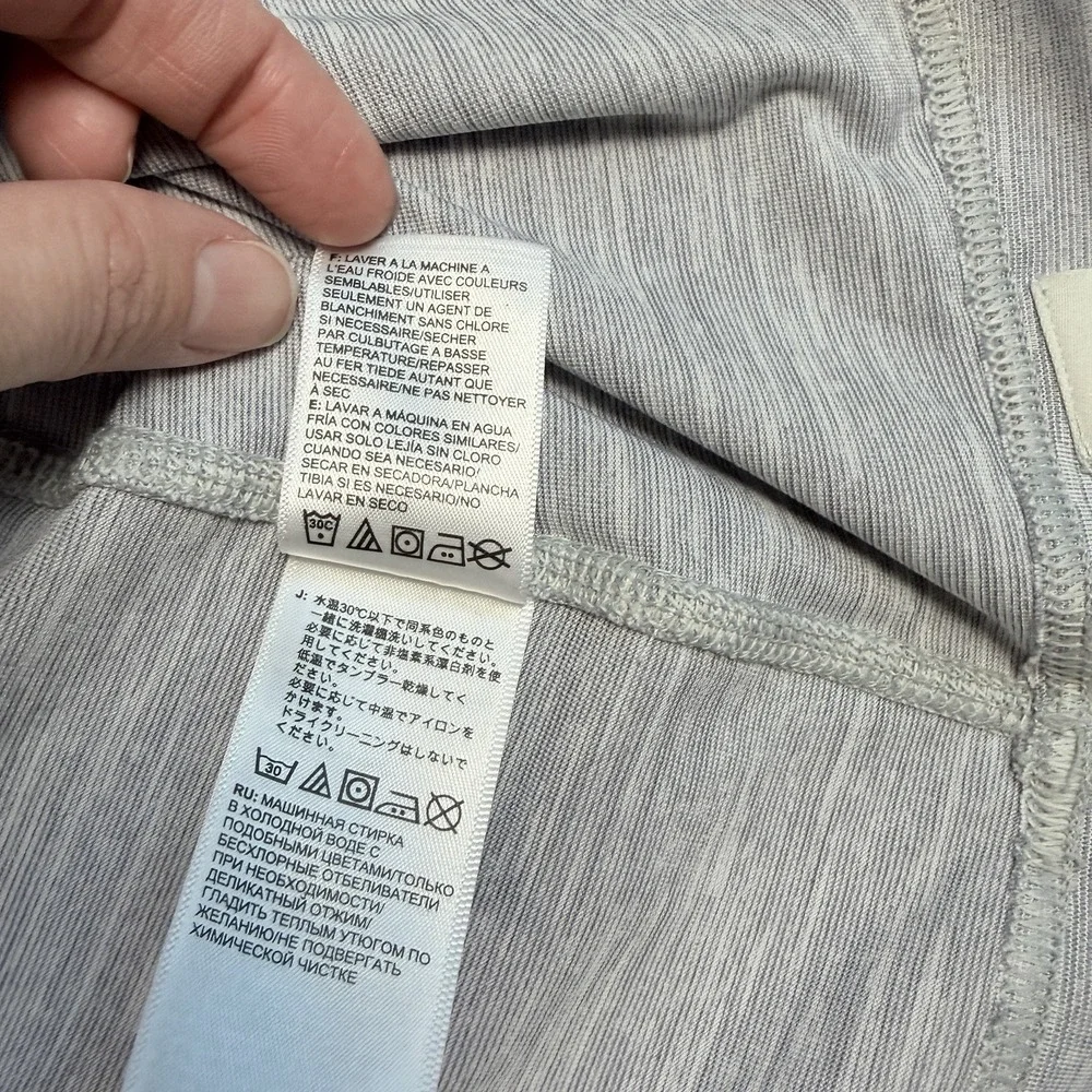 The North Face Flashdry Women's Gray Heather Short Sleeve V Neck T-Shirt - 2XL - Picture 7 of 9